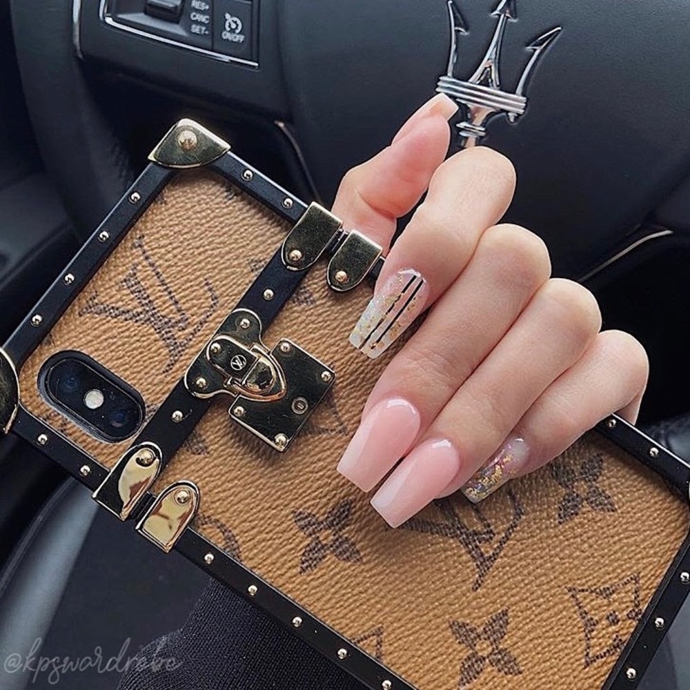 LV IPHONE TRUNK + STRAP